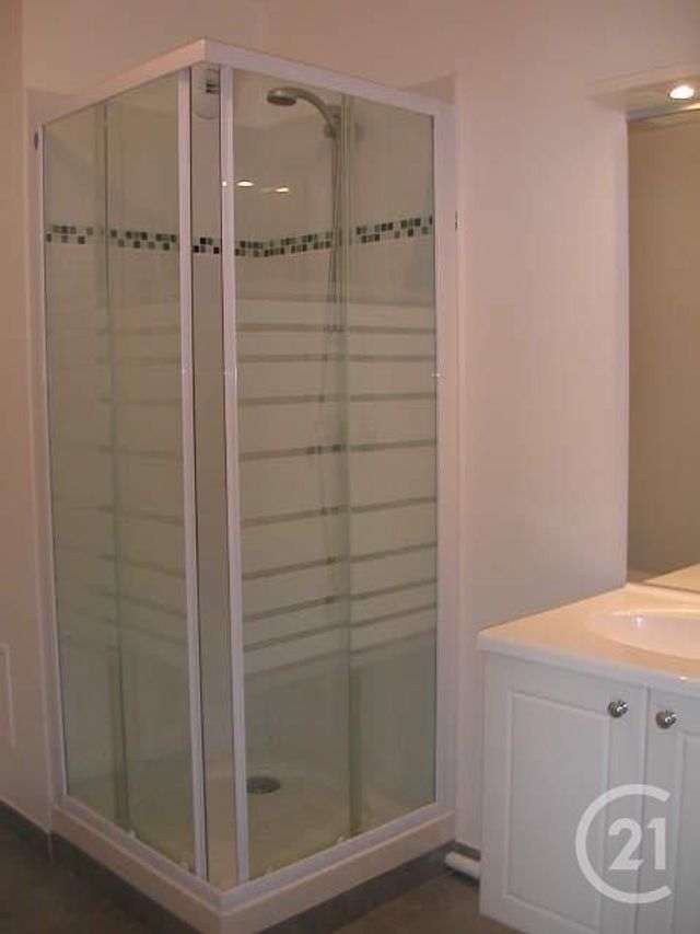 Appartement F2 à vendre - 2 pièces - 42.6 m2 - COURSEULLES SUR MER - 14 - BASSE-NORMANDIE - Century 21 Ronco Immobilier Appartement F2 à vendre - 2 pièces - 42.6 m2 - COURSEULLES SUR MER - 14 - BASSE-NORMANDIE - Century 21 Ronco Immobilier