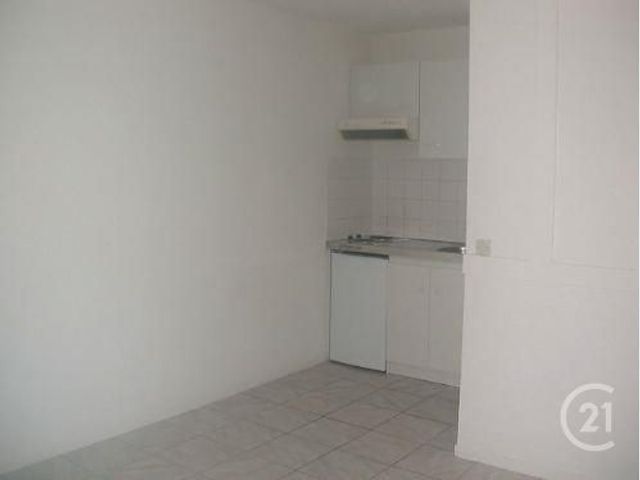 Afficher la photo en grand Appartement F1 à louer - 1 pièce - 16.7 m2 - COURSEULLES SUR MER - 14 - BASSE-NORMANDIE - Century 21 Ronco Immobilier