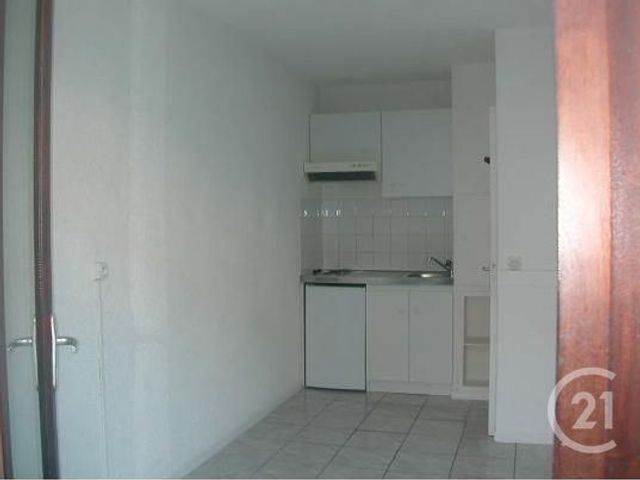 Afficher la photo en grand Appartement F1 à louer - 1 pièce - 16.7 m2 - COURSEULLES SUR MER - 14 - BASSE-NORMANDIE - Century 21 Ronco Immobilier